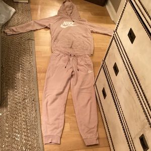 Nike Essentials Sweatshirt Sweatpants Set in Dusty Pink Size XS
